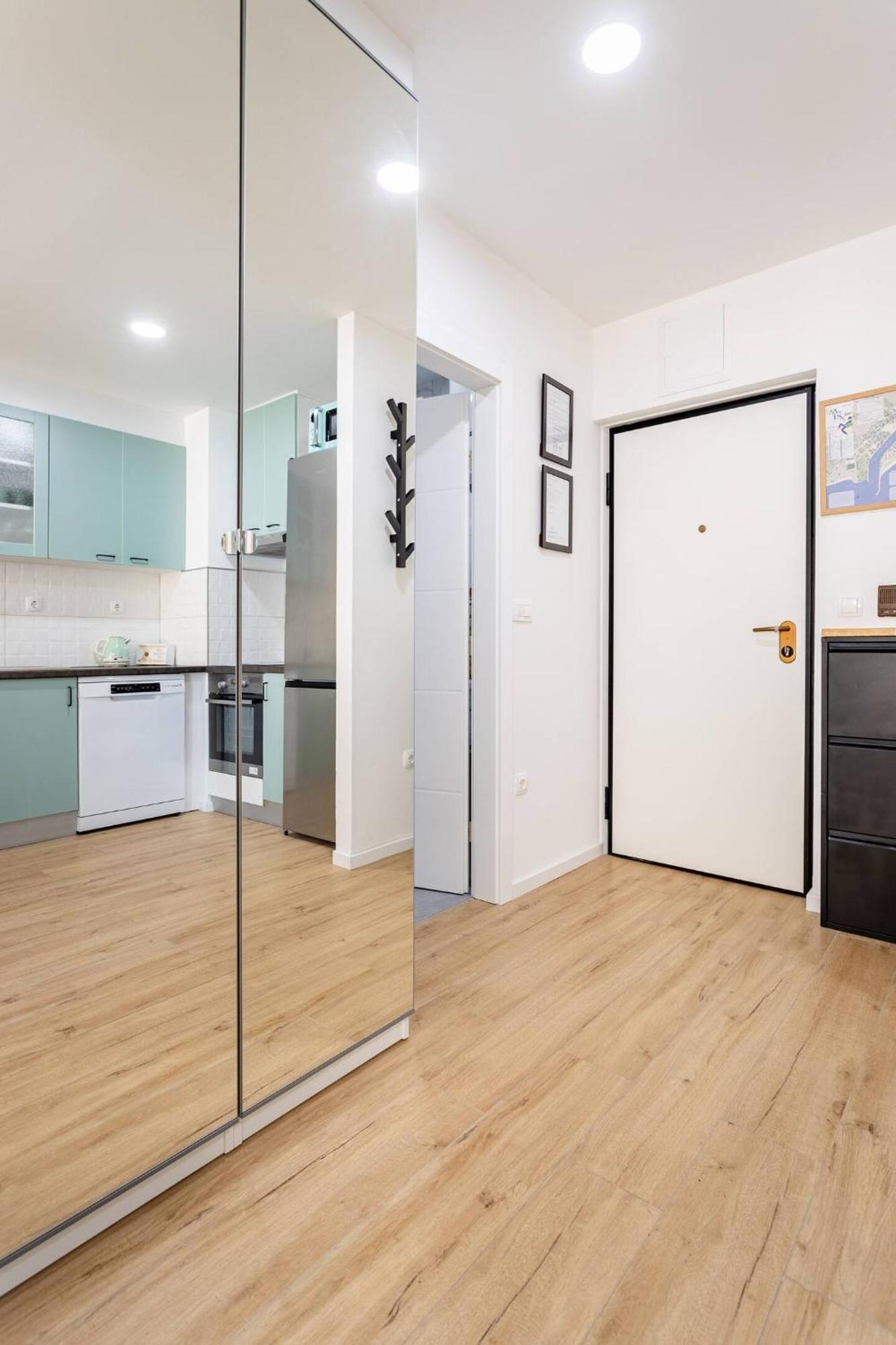 Center Apartment Pia Omis Exterior photo